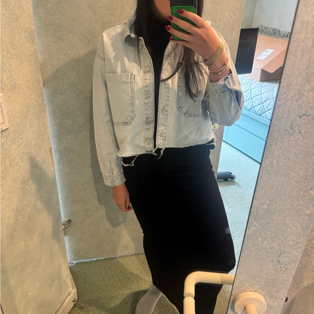 ZARA Cropped Denim Jacket - size M - Picture 5 of 9